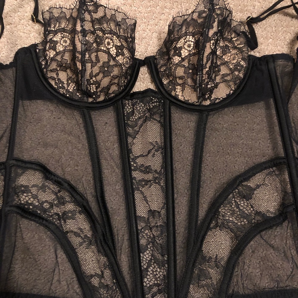 Stunning corset and garter set from Victoria Secret. Excellent Condition.